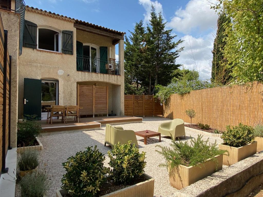 Bel appartement avec terrasse et beau jardin classé 1 étoile 20 Lotissement Clair Torrege, 13600 La Ciotat