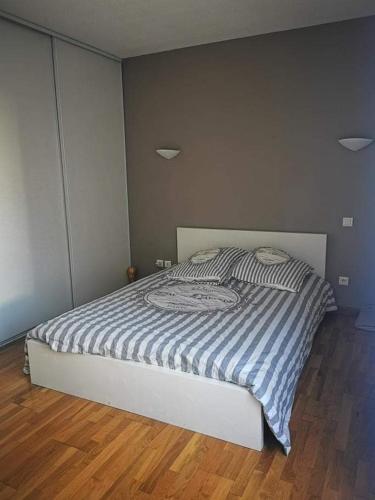Bel appartement avec terrasse et jaccuzy