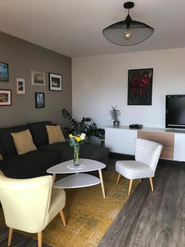 Bel appartement avec terrasse, piscine et parking privé
