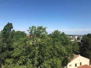 BEL APPARTEMENT AVEC VUE ET PARKING PRIVE