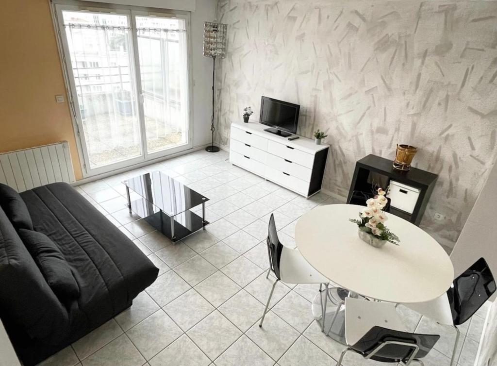 Bel Appartement avec vue sur la grande terrasse 22 Rue Paul Cazeneuve, 69008 Lyon