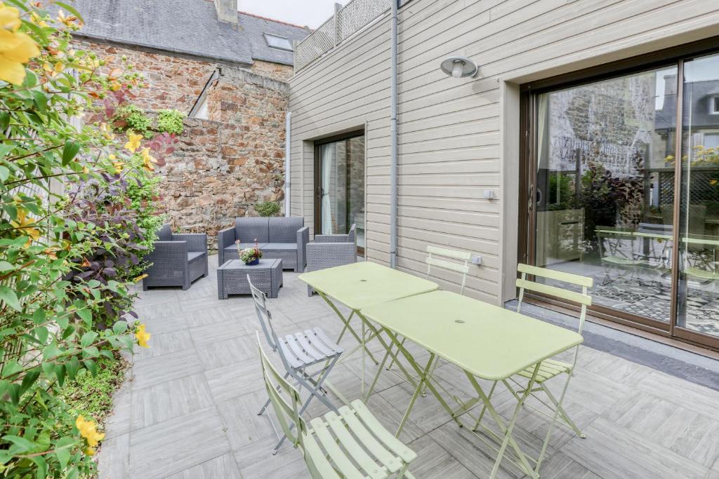 Appartement Bel appartement avec WIFI et terrasse à PERROS-GUIREC - Réf 815 Appartement rez-de-chaussée gauche 22700 Perros-Guirec