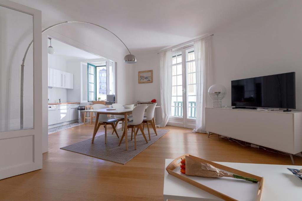 Bel appartement bourgeois au centre-ville de Biarritz 3 Avenue Edouard VII, 64200 Biarritz