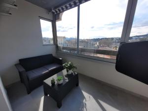 Appartement Bel appartement Centre d'Aubagne proche Calanques Cassis Marseille 2 Cours Voltaire 13400 Aubagne Provence-Alpes-Côte d\'Azur