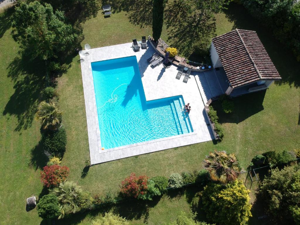 bel appartement dans résidence avec piscine