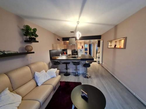 Bel appartement proche commerces et centre ville avec WiFi