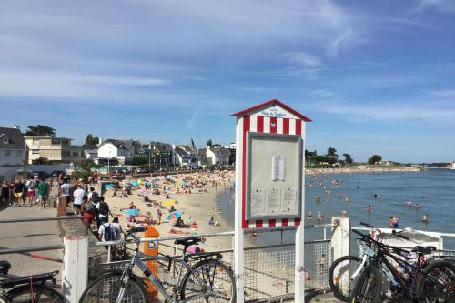 Bel appartement rénové en RDC avec petit jardin à 5mn de la plage à pied