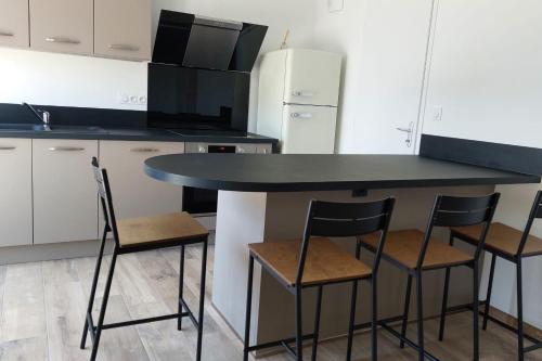 Bel appartement rénové en RDC avec petit jardin à 5mn de la plage à pied