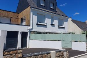 Bel appartement rénové en RDC avec petit jardin à 5mn de la plage à pied