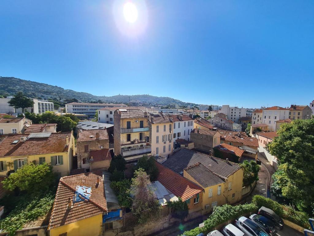 Appartement Bel appartement rénové - Très belle vue dégagée 5 Avenue de la Baronne 06400 Cannes