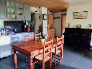 bel appartement , son jardin et le lac