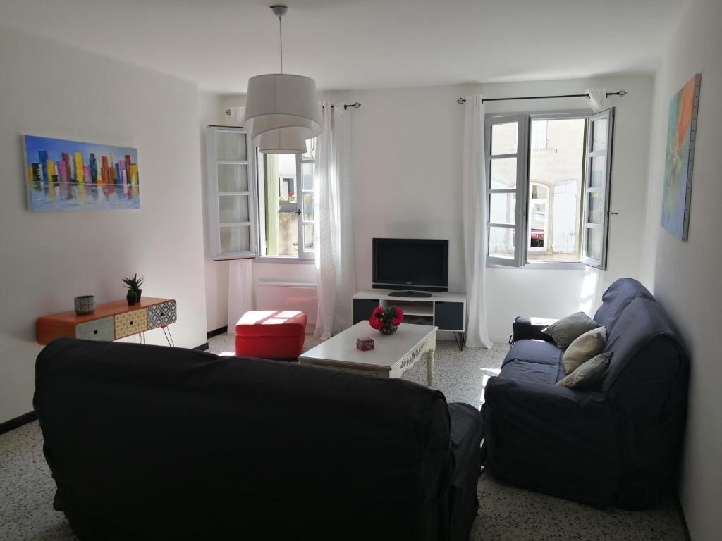 BEL APPARTEMENT SPACIEUX CENTRE VILLE UZES T3 16bis Avenue Général Vincent, 30700 Uzès