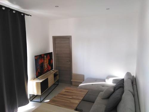 Bel appartement spacieux - Cuisine équipée - TV Ultra HD 138cm - Balcon