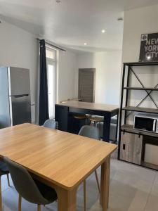Bel appartement spacieux - Cuisine équipée - TV Ultra HD 138cm - Balcon