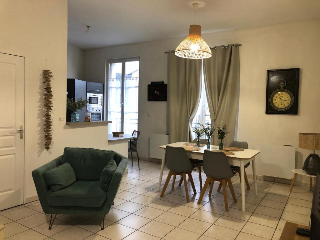 Bel appartement spacieux et lumineux hyper centre Blois 2 Rue d'Angleterre, 41000 Blois