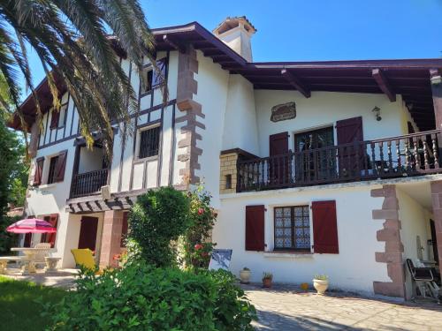 Bel appartement T4 dans maison basque