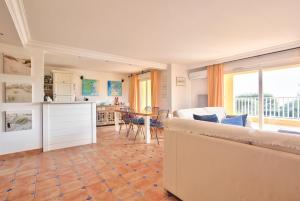 bel appartement vue mer dans domaine