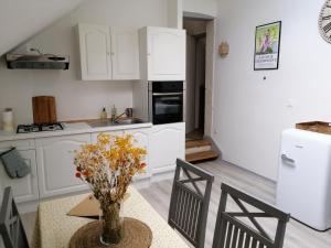 Appartement Bel appt 3 pièces, jardin privatif, au calme, 10 mn Saumur et CNPE 23 Rue de Gaure 49730 Varennes-sur-Loire Pays de la Loire