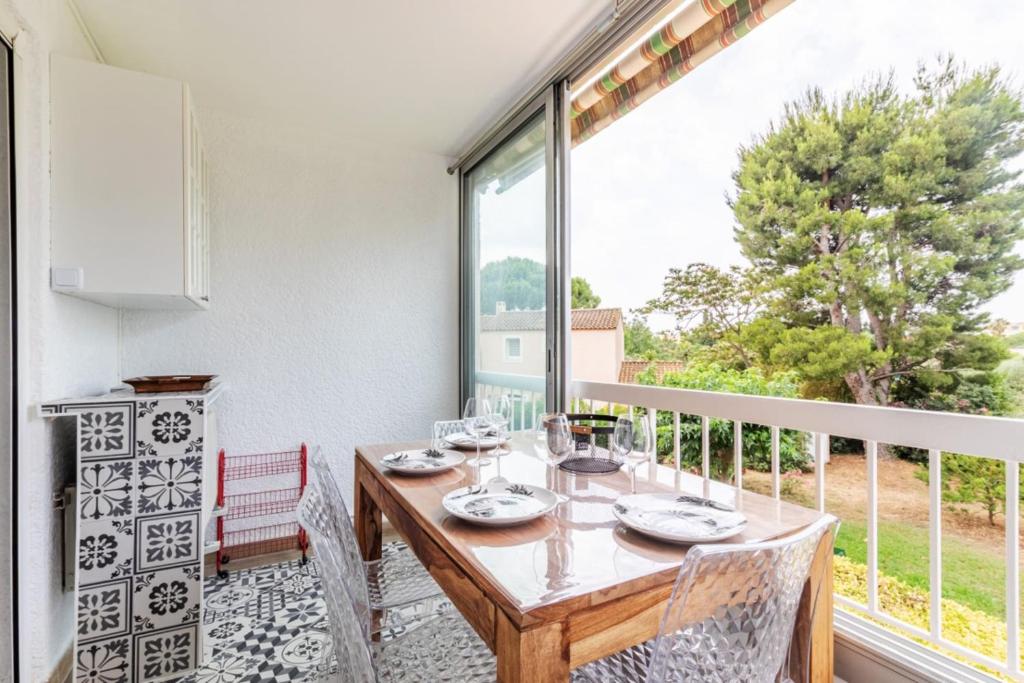 Appartement Bel appt avec LOGGIA- proche de la PLAGE 77 Chemin de la Baou 83110 Sanary-sur-Mer