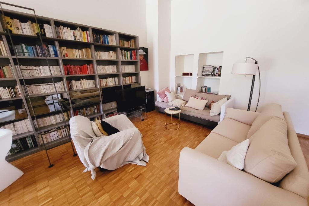 Bel appt avec TERRASSE dans le CENTRE HISTORIQUE ! 3 Rue du Crucifix, 84000 Avignon