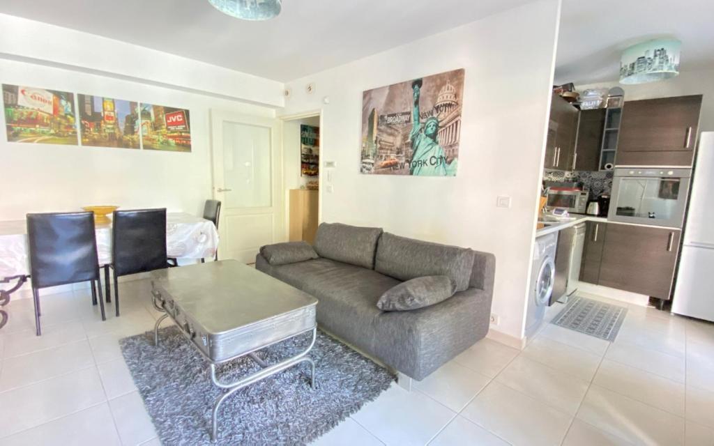 Appartement Bel apt avec veranda Place Général de Gaulle by Weekome 6 Boulevard Dugommier 06600 Antibes