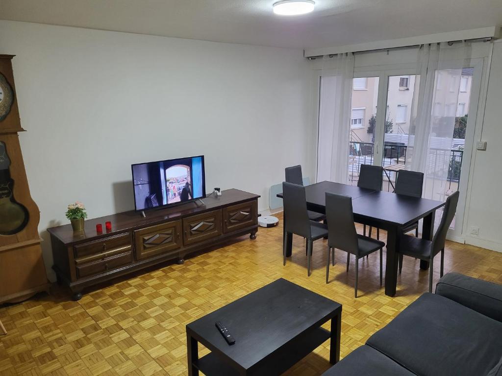 Appartement Bel Espace , Jardin Salon Cuisine 3 Chambres 10 Allée Mozart 95230 Soisy-sous-Montmorency