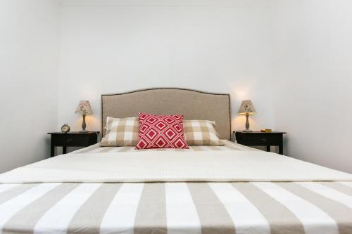 Belem! Charming 2 Bedroom Apartment w terrace, Wifi & free street parking