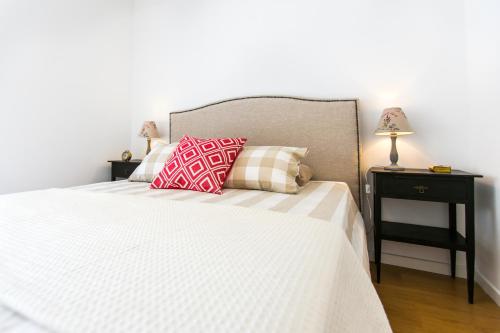 Belem! Charming 2 Bedroom Apartment w terrace, Wifi & free street parking