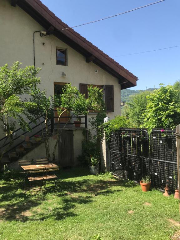 Appartement Belladone Guest House theys Les 7 Laux 740 Route du Châtel 38570 Theys