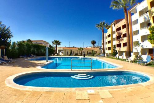Bellavista Avenida Pool and city center