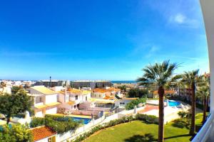 Bellavista Avenida Pool and city center