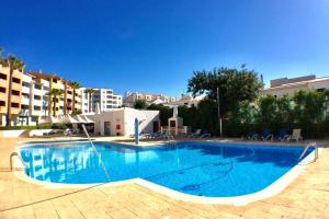 Bellavista Avenida Pool and city center