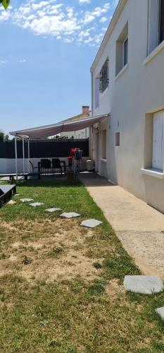 Belle Maison avec jardin RDC T3 de 70m2 Vacances ou cure thermale Rochefort