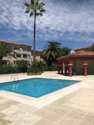Belle résidence au centre de Saint Tropez avec piscine et garage
