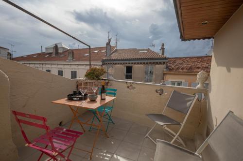 Belle surprise cœur de ville, cosy avec terrasse