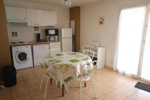 Appartement Belle villa 2 chambres terrasse en angle parking privatif dans résidence sécurisée piscine commune 800 m de la mer LRCS151 151 AVENUE DU GRAND SALAN 34420 Portiragnes Languedoc-Roussillon