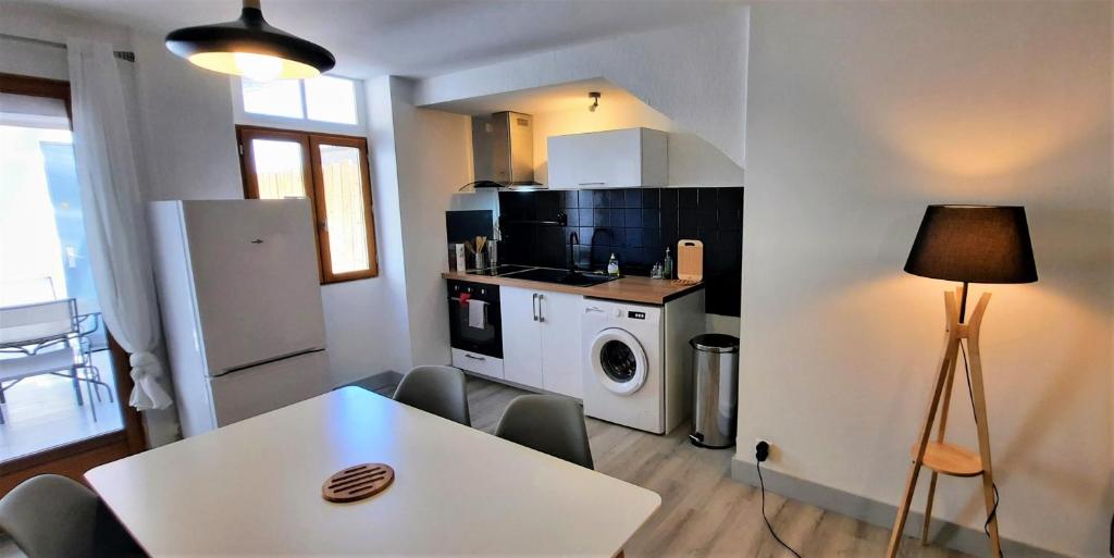 Appartement Bellevue des Aires place de l'eglise, 2 34600 Les Aires