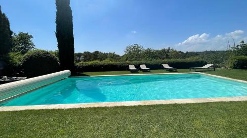 Belvoir Sissi exclusif Appart piscine chauffée 10 min centre AixenPc