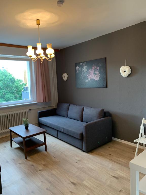 BERLIN LEBT-Wohnung für bis zu 12 Personen 71 Reuterstraße Vorderhaus 3.Etage, links, 12043 Berlin