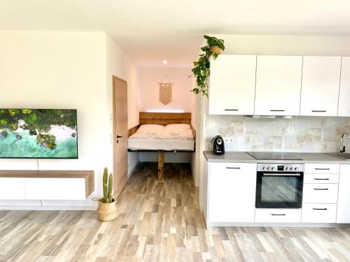 Best Butler Lovely & Luxury Lake Lounge - Wallbox
