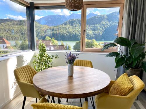 Best Butler Lovely & Luxury Lake Lounge - Wallbox