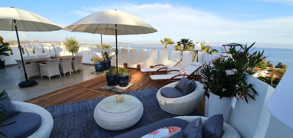 Appartement Best seaview Penthouse+77m2 privat roof terrace near beach and Cannes 2. Etage Penthouse 129 Chemin de l'Aube 06220 Vallauris