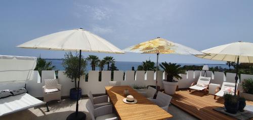 Best seaview Penthouse+77m2 privat roof terrace near beach and Cannes