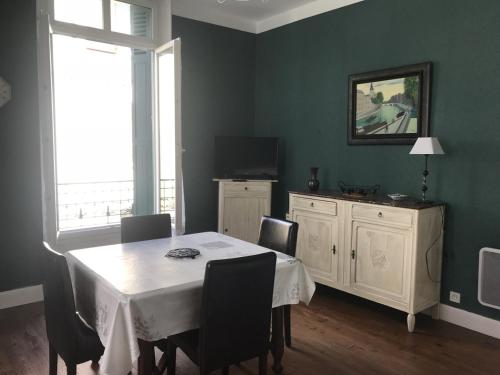 Appartement Appartement Biarritz, 2 pièces, 4 personnes - FR-1-3-474 2 Bis  Passage Du Chapeau Rouge - 1Er Ãtage - Porte De Gauche  - Biarritz