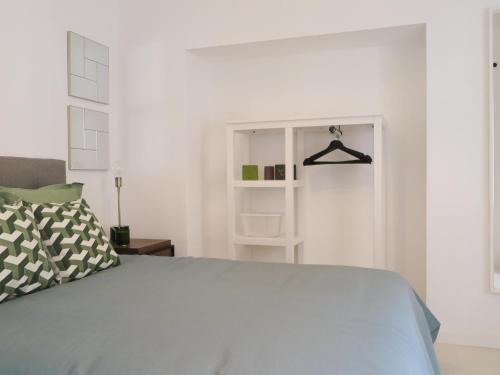 Bica lisbon sunshine central bright and cozy apt