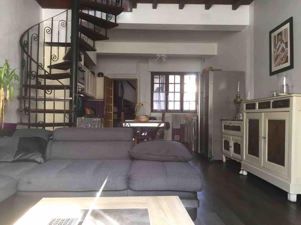 Bica lisbon sunshine central bright and cozy apt