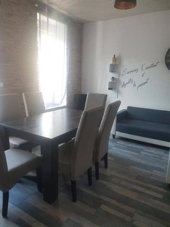 Bienvenue chez les ch'oups le loft 50 m2 Place du Souvenir, 63150 La Bourboule