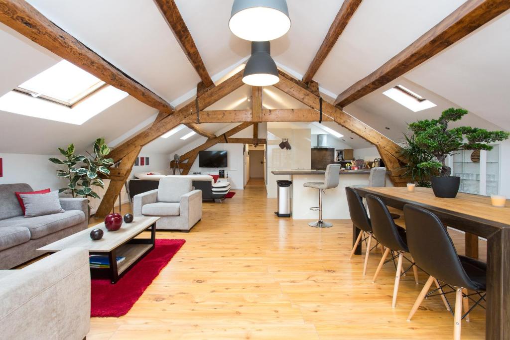 Big loft 107m2, 10min walk to Palais des Festivals 3eme etage, gauche (LB Vallombrosa) 30 Boulevard Vallombrosa, 06400 Cannes