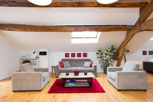 Big loft 107m2, 10min walk to Palais des Festivals