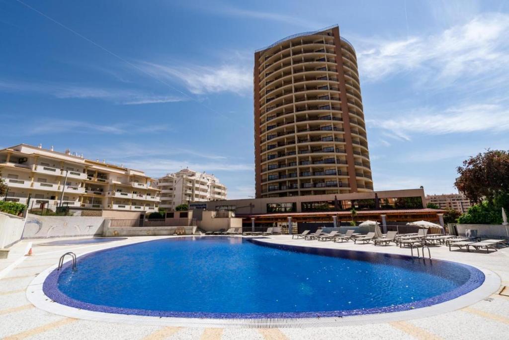 Big's Flat - Clube Praia Mar - Praia da Rocha Rua Agosto Azul Lote B2 12º Andar Apartamento 05, 8500-367 Portimão